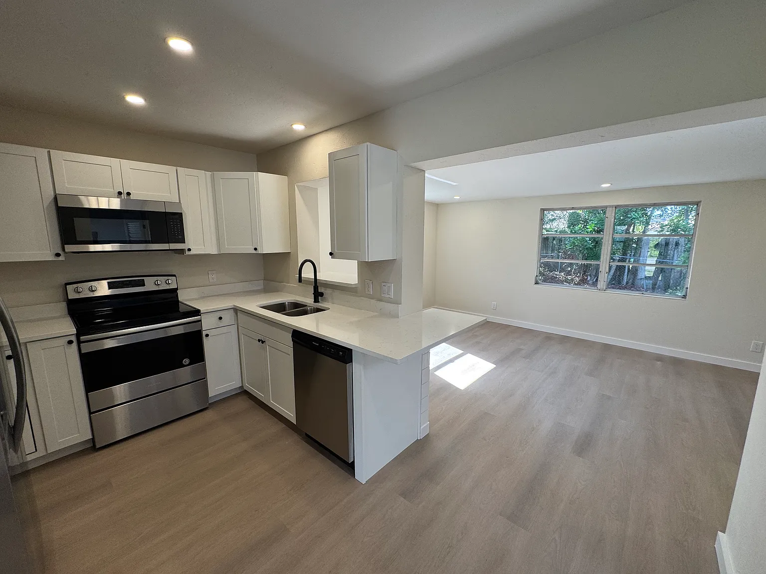 1732 Ingram Ave — Photo 3