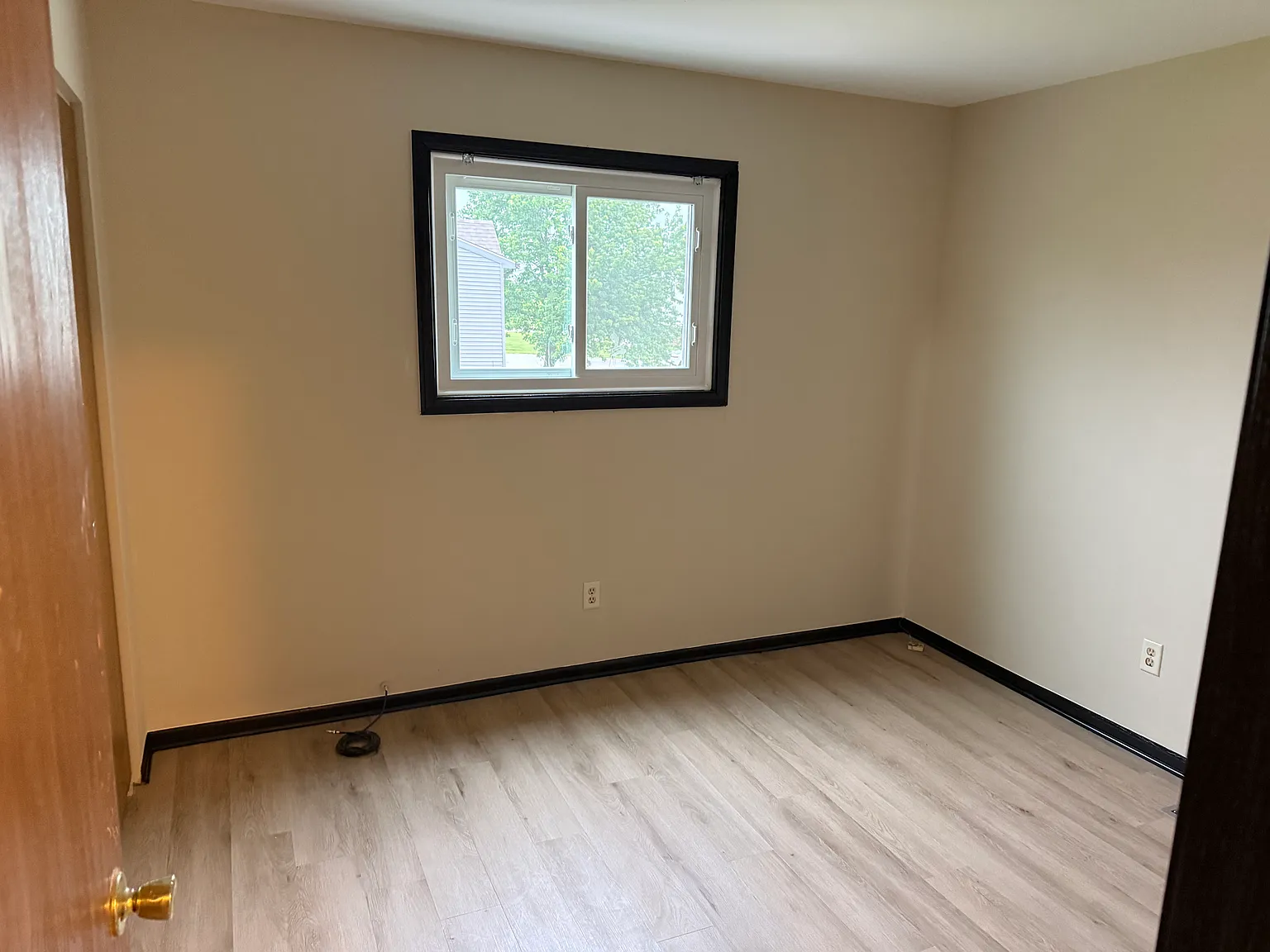 3 bed, 1.5 bath, 1200 sqft, $1,480 — Photo 3