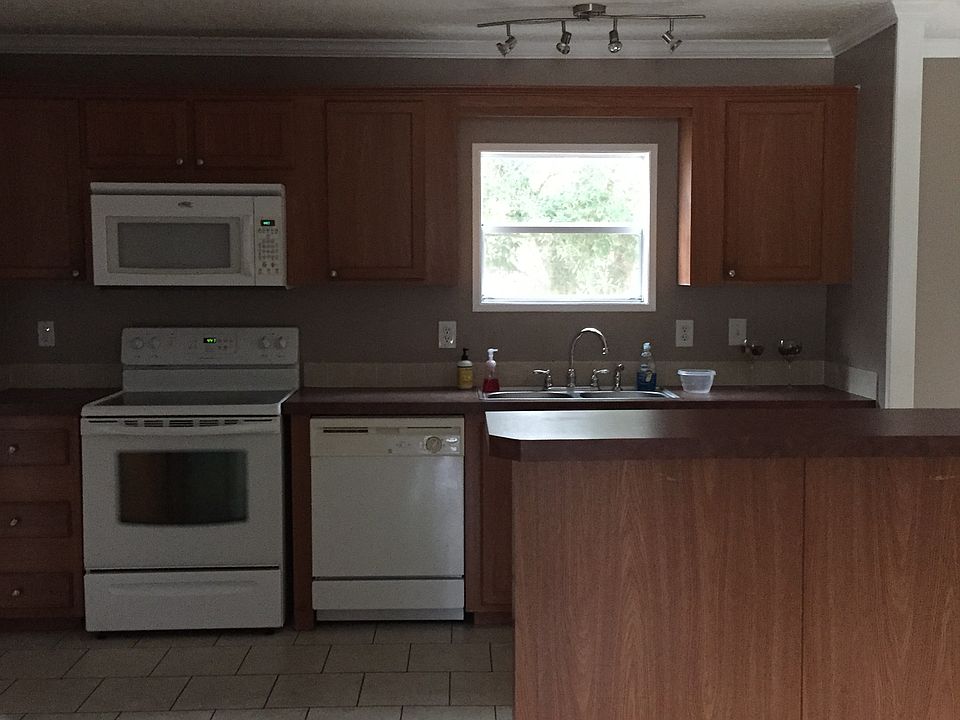 Kitchen with island