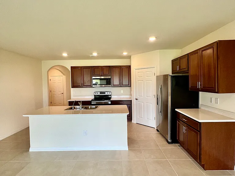2518 NE 6th Pl — Photo 7