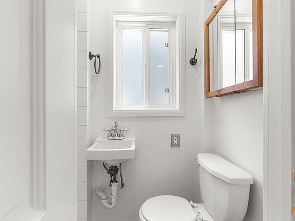 3rd image of 8026 Blackburn Ave APT 3