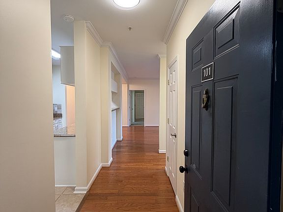 Welcome home! 2 Bed, 2 Bath updated condo