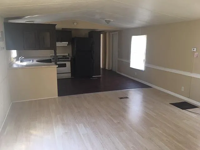 3 bed, 1300 sqft, $1,600 — Photo 4