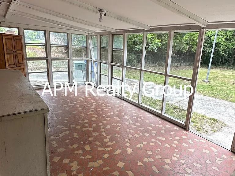 1421 Adella St — Photo 7