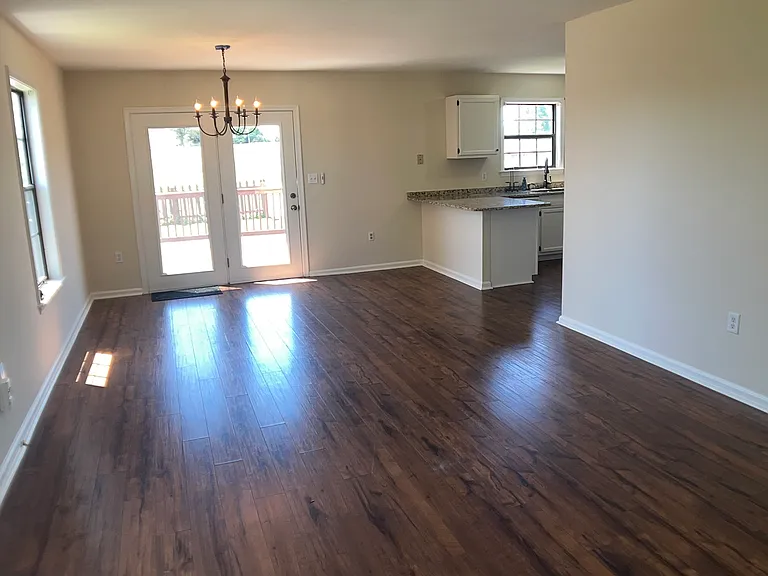50 Carriage House Dr — Photo 3