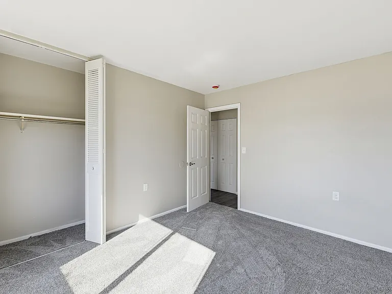 Pin Oak Manor Apartments — Photo 7