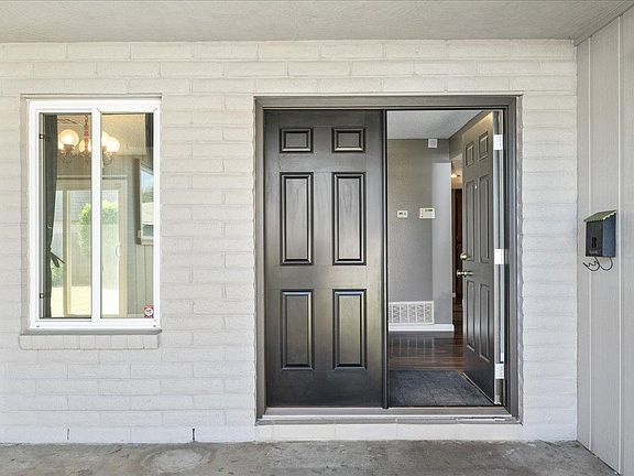 3rd image of 3070 Del Rio Dr