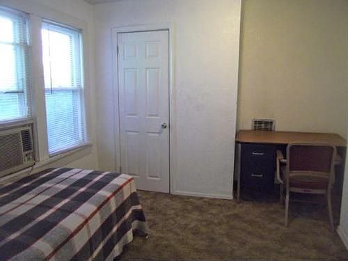 2nd image of 320 Castro St APT 2