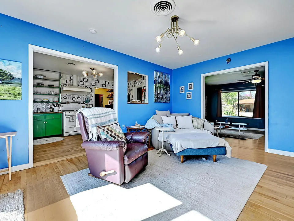 1411 Ridgemont Dr