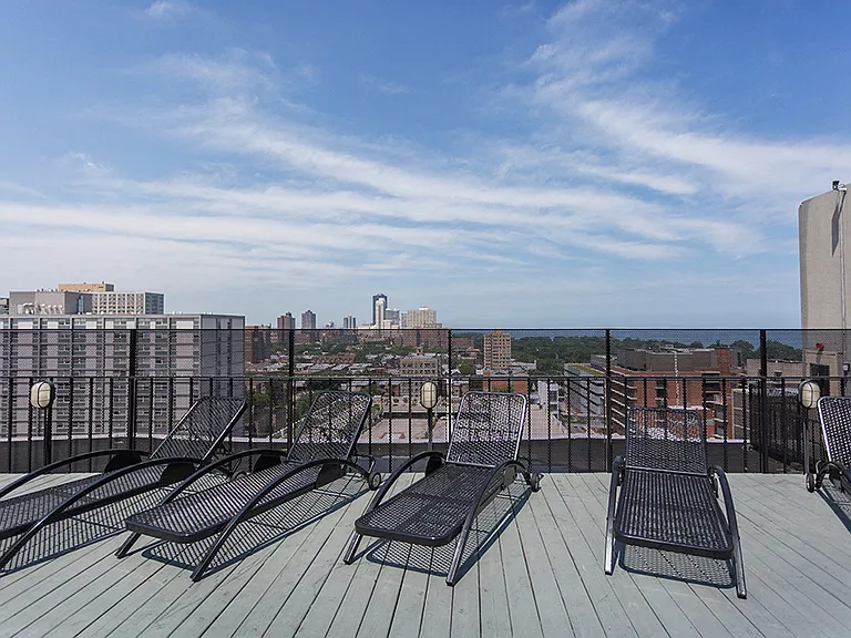Covington - 4600 N Clarendon Ave — Photo 14