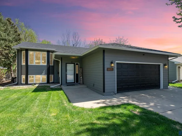 1604 S Hillview Rd, Sioux Falls, SD 57110