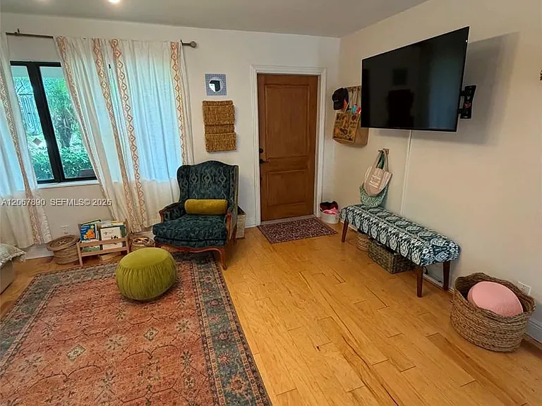 401 SE 3rd Pl — Photo 2