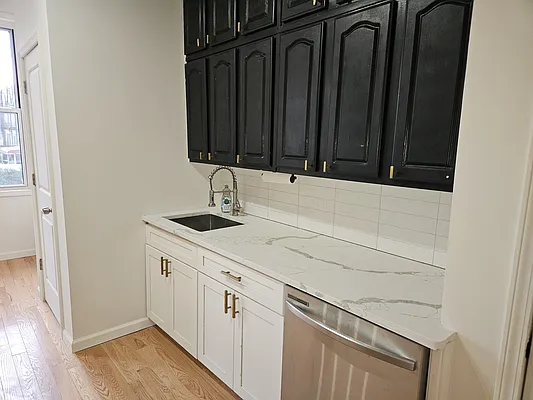 Rented by MCR Realty | media 3