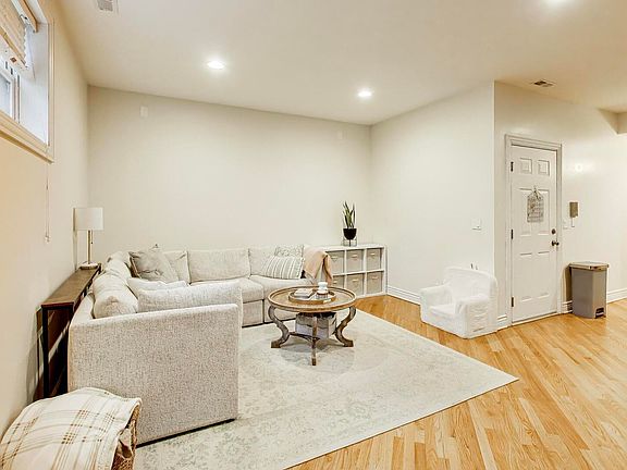 4th image of 4216 N Ashland Ave #G