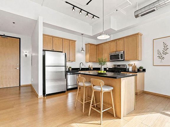 3rd image of 1701 Madison St NE Unit 310