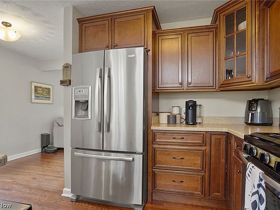 3rd image of 2037 26th St