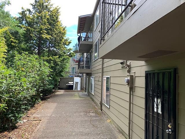 1st image of 2817 Neals Ln