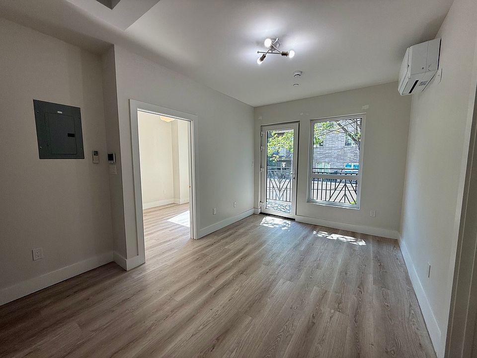 1st image of 952 Bedford Ave #4C