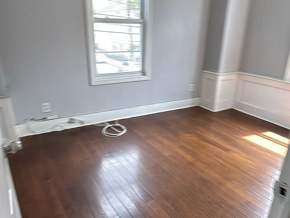 3 bed, 1000 sqft, $2,200 — Photo 4