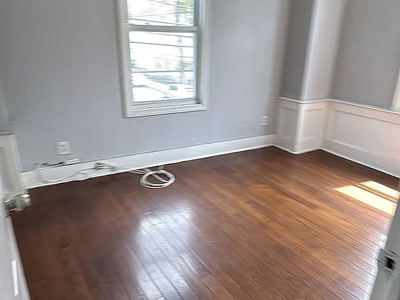 4th image of 57 Fabyan Pl APT 1R