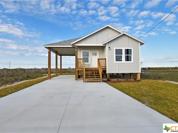 108 W Pin Oak Ln, Rockport, TX 78382