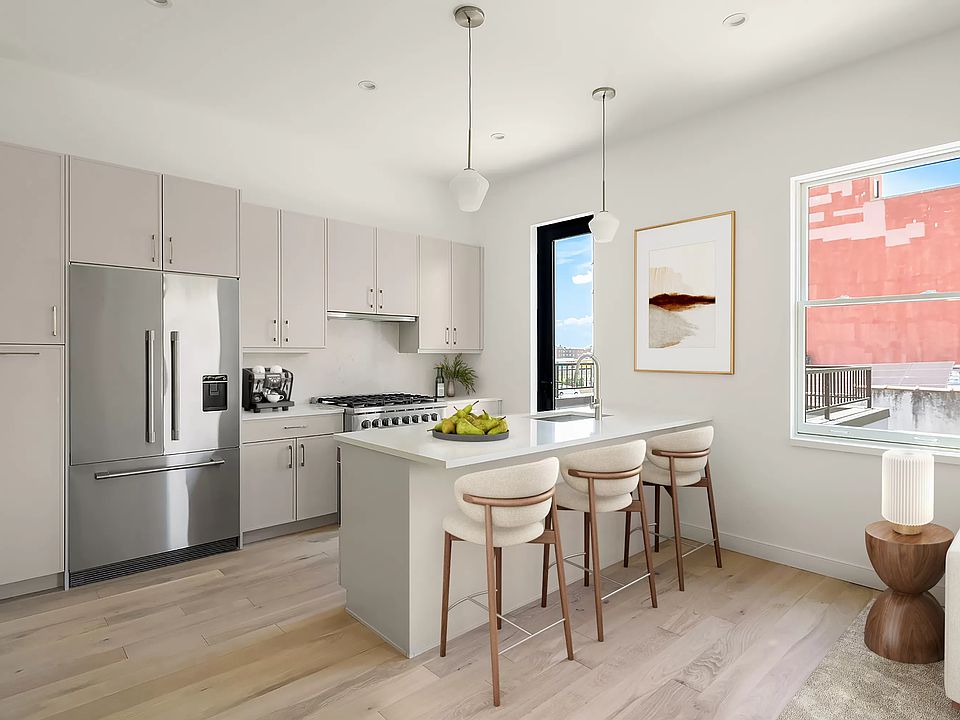 1st image of 538 Clinton St Floor 3