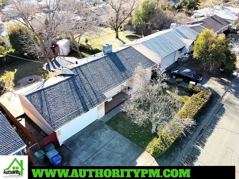 2129 Comet St — Photo 4