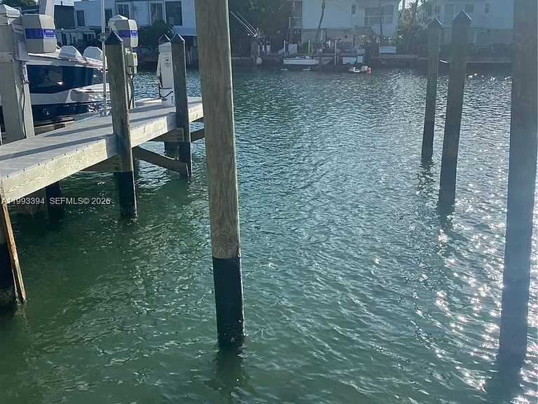 41 N Shore Dr — Photo 32
