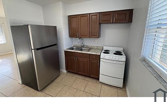 4th image of 2951 6th Ave S #2