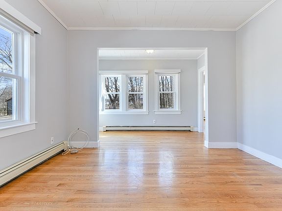 5th image of 140 Pearl St