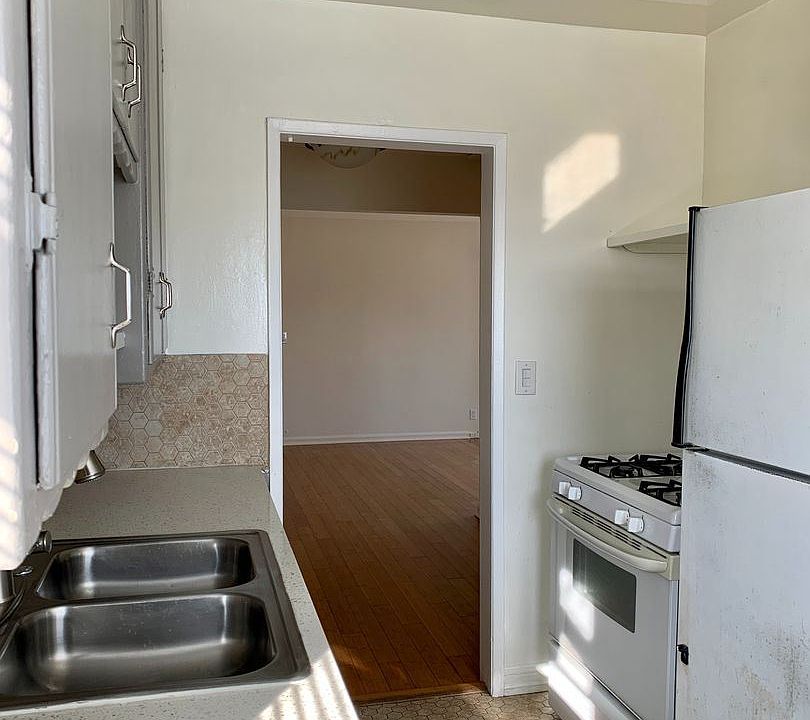 1st image of 11037 Culver Blvd