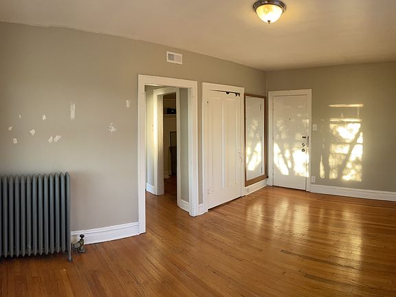 4th image of 3125 N Hamlin Ave APT 3A