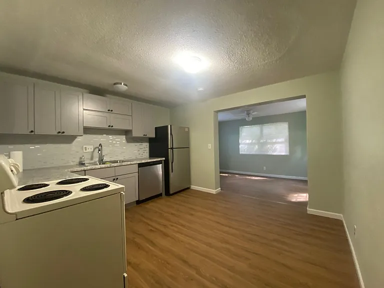 535 Olive St — Photo 3