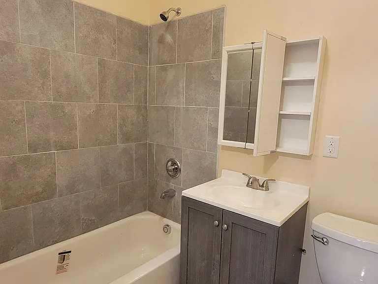 2804-2810 W Kilbourn Ave — Photo 10