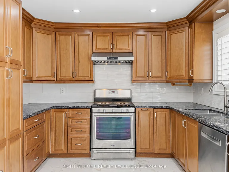 16 Whitford Ct #MAIN UPPER LEVEL — Photo 11
