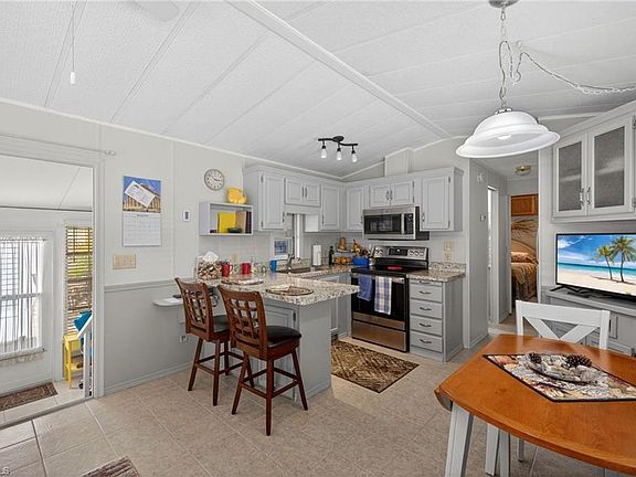 2nd image of 15 Limetree Park DR