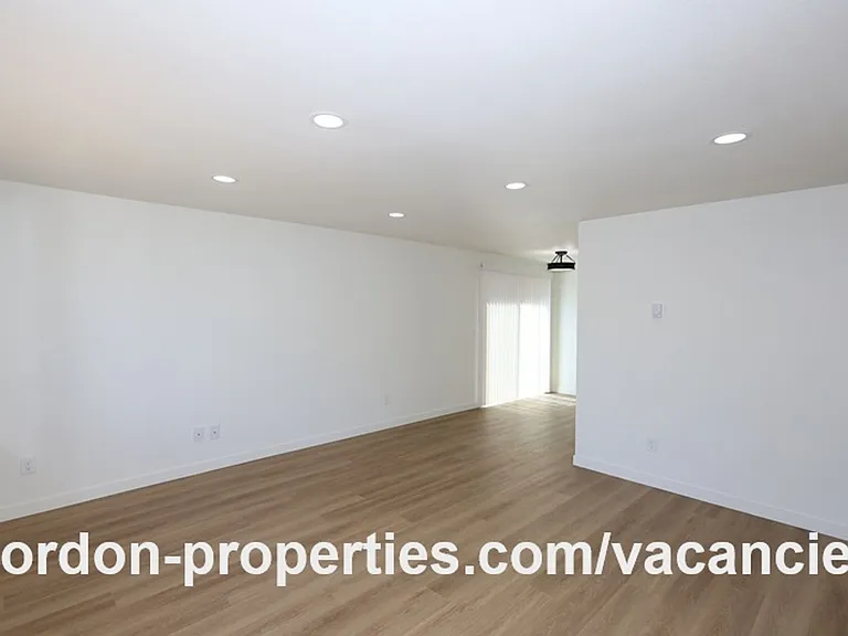 8960 SE Tolbert St #2 — Photo 3