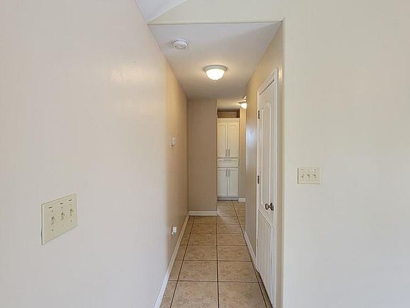 5th image of 115 Lindsey Ln APT B