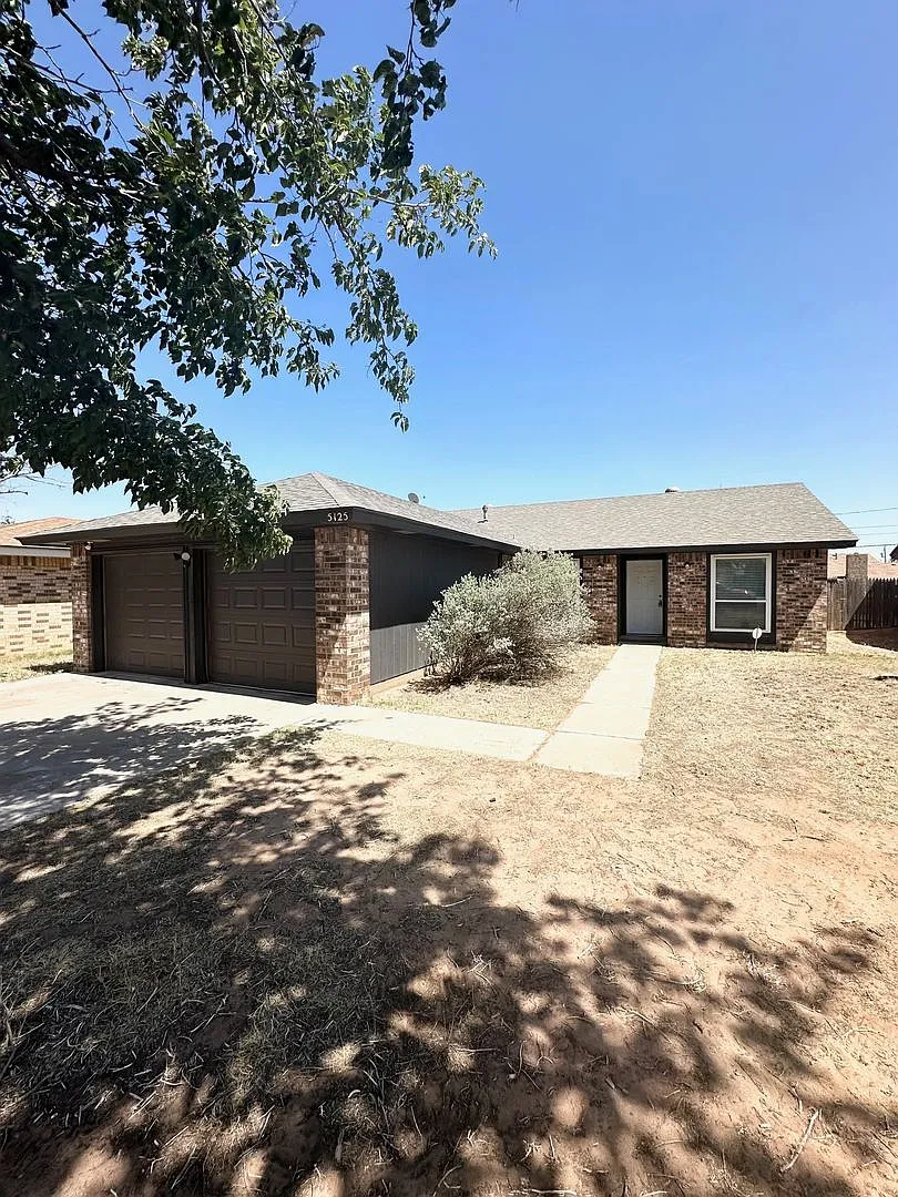Fully Remodeled 3 Bedroom House For Rent! — Photo 1