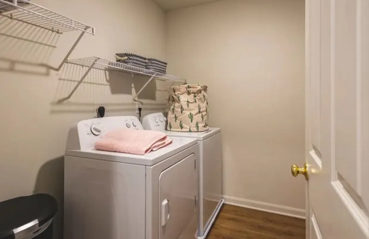 4 bed, 354 sqft, $795 — Photo 1
