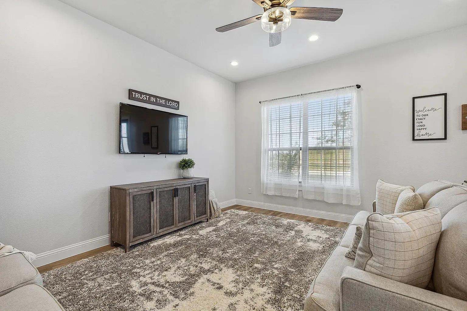 3 bed, 2.5 bath, 1866 sqft, $1,795 — Photo 3