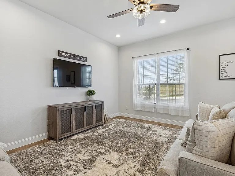 4001 Avion Dr — Photo 3