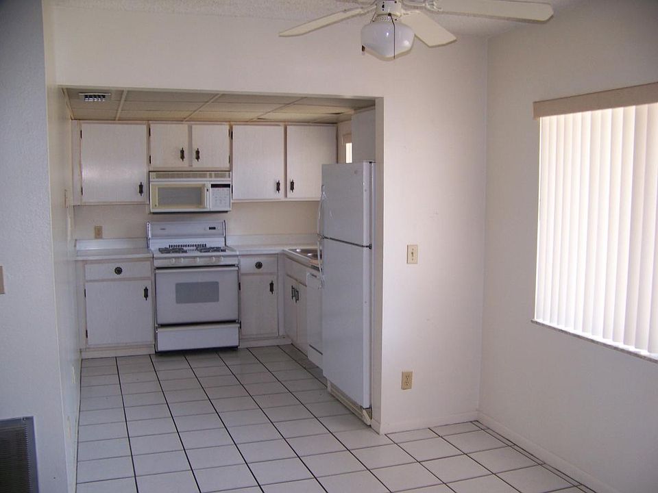 1st image of 400 El Camino Dr APT 105