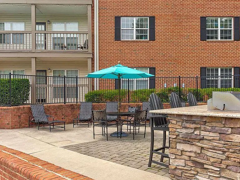 Deep River Pointe Apartments — Photo 16