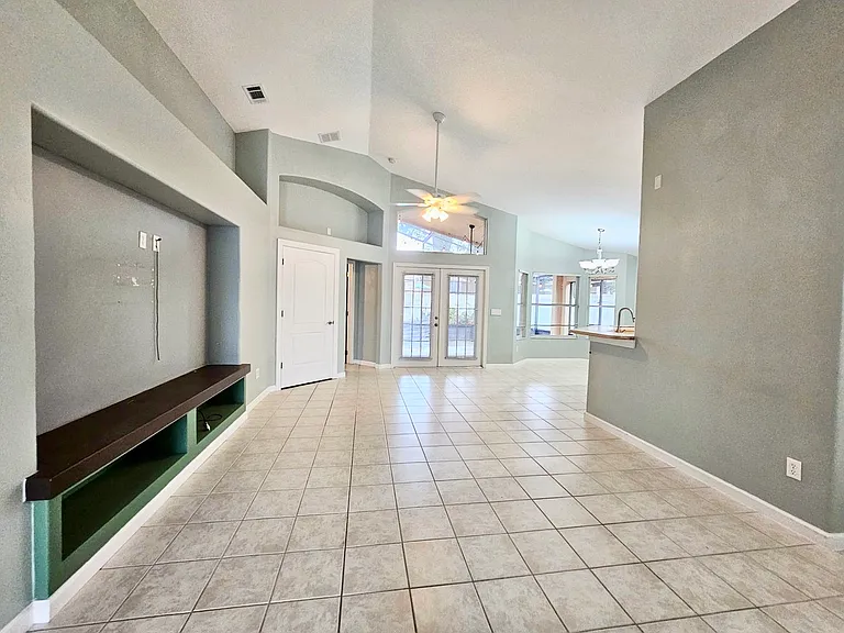15230 Markham Dr — Photo 2