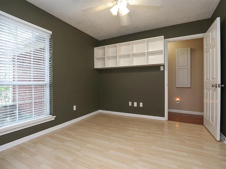 22815 Red River Dr — Photo 20