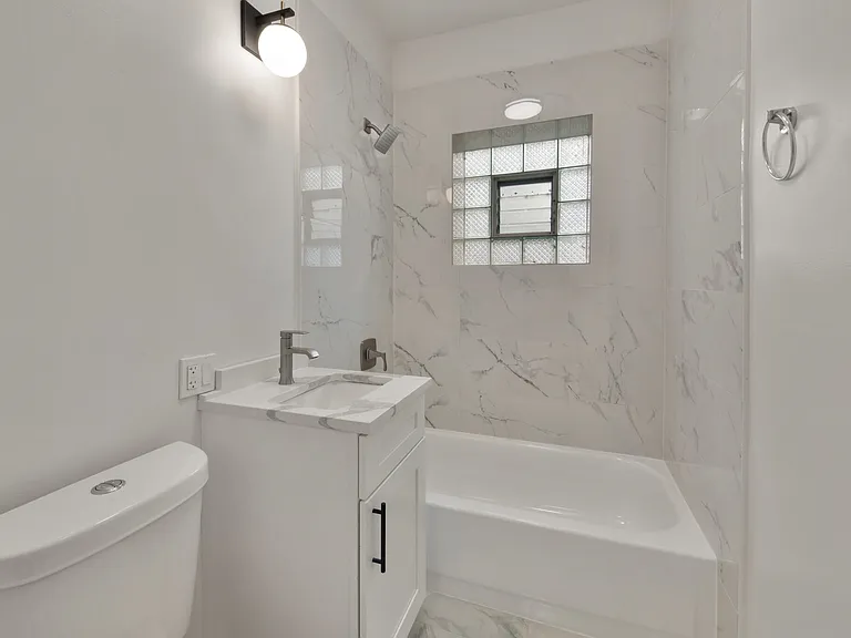 3058 W Cortland St #101 — Photo 5
