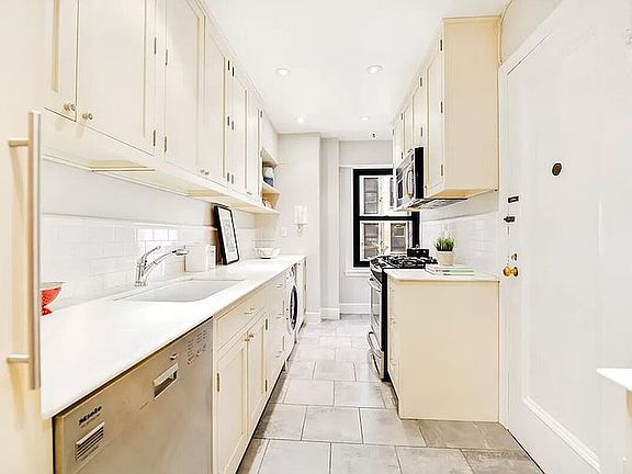 4th image of 419 E 57th St APT 10F