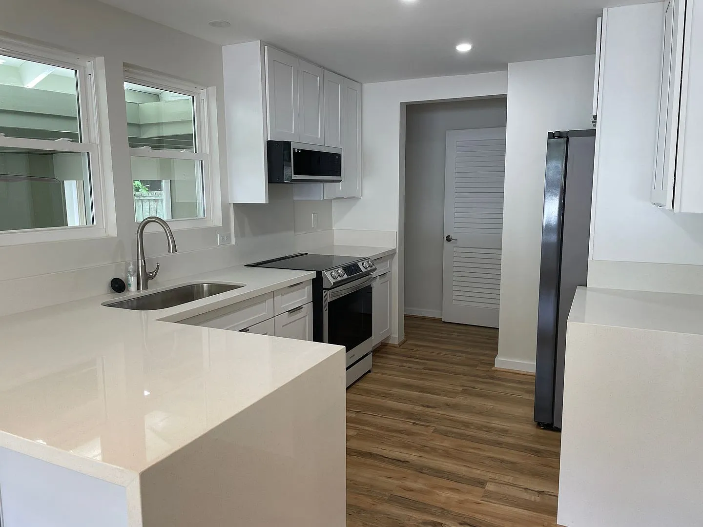 Kailua - Keolu Hills - 3 Bdrm/2 Bath/2 Prkg - $3,800 — Photo 3