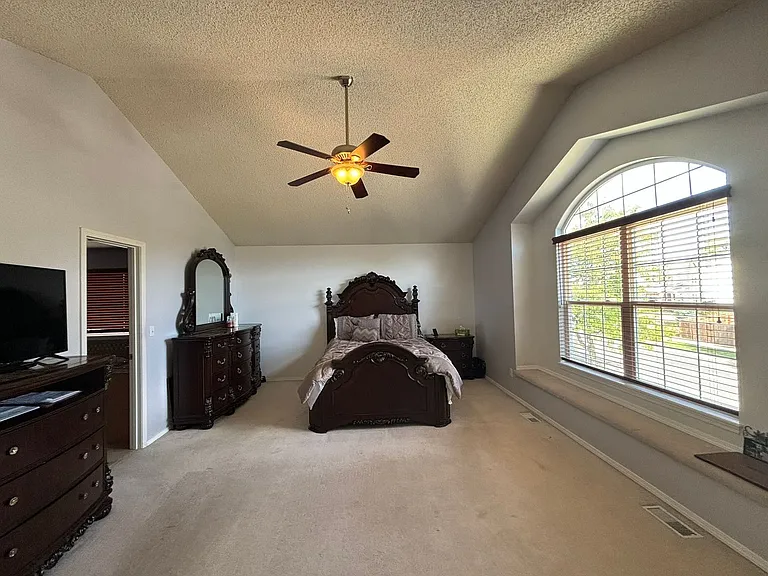 8950 Rochester Dr — Photo 14